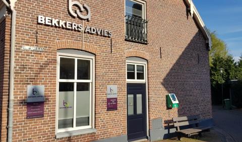 AED verplaatst en vernieuwd 2 AED Bekkers